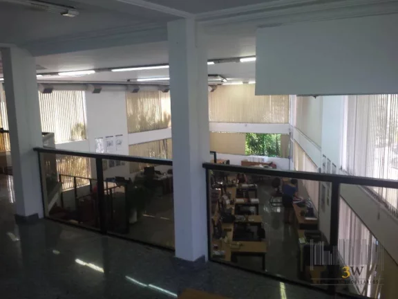 Imagem Prédio comercial para locação na Rua Pio XI São Paulo SP com 942m², 3 pavimentos e 12 vagas de garagem