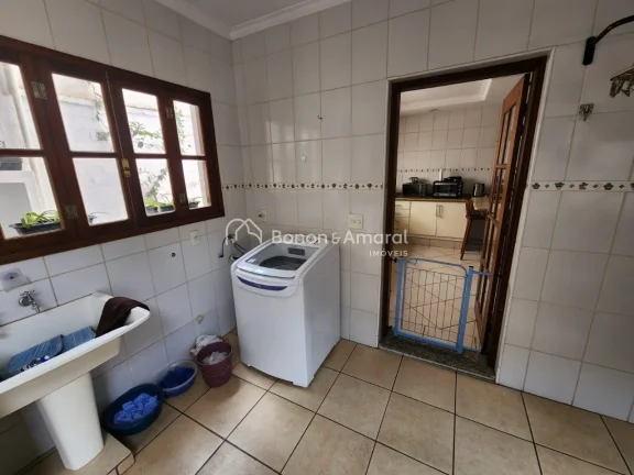Imagem Imóvel espaçoso para comprar, confira esta ótima opção com 5 quartos, sendo 1 suíte, e 3 banhe...
