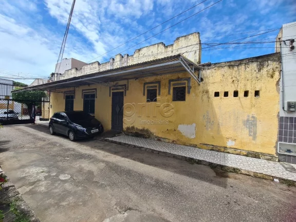 Imagem Casa a venda na Rua Senador Alencar, 1301 - Centro, com 2 quartos, 2 banheiros, Quintal e 1 Vaga de ...