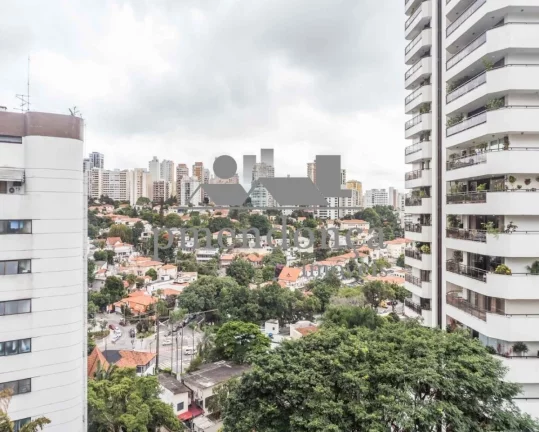 Imagem Apartamento reformado à venda em Higienópolis com 3 suítes e 4 vagas, 169m2.