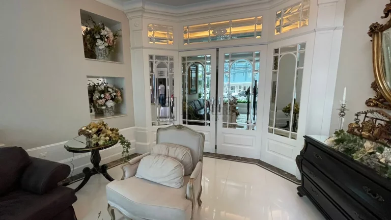 Imagem Apartamento diferenciado com 4 suítes, piscina e quadra esportiva no Av. Brasil