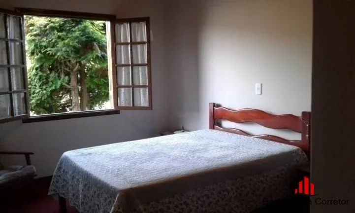 Imagem Casa a venda com 03 quartos na Região do Portal de Campos do Jordão.