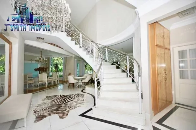 Imagem Belíssima casa em um dos melhores condomínios de alto padrão na Granja Viana!

 1 MILHÃO ABAIXO ...