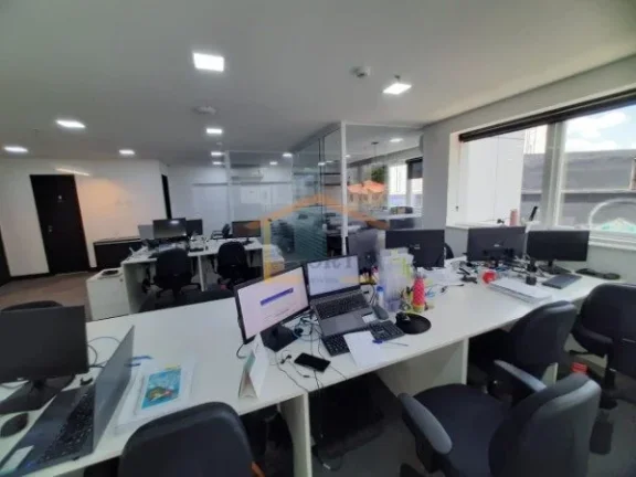 Imagem Sala comercial no 8º andar, composta por 2 salas unificadas de 51m² cada, totalizando 102m².

Loc...