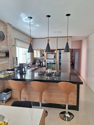 Imagem Casa com 2 dormitórios à venda, 115 m² por R$ 870.000,00 - Centro - Arujá/SP