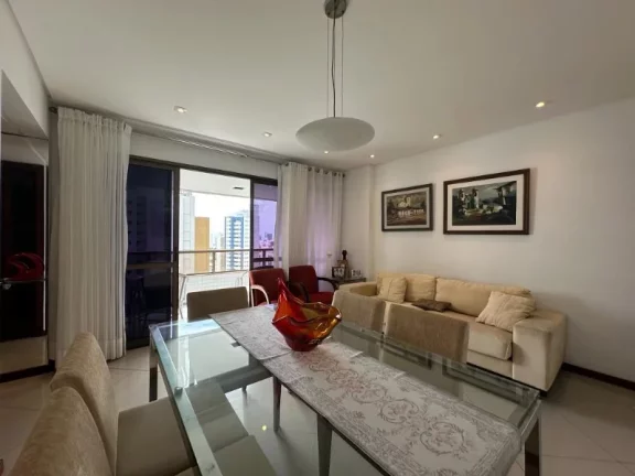 Imagem A 5ª Avenida Imóveis selecionou esse charmoso apartamento de 2/4 + dependências, atualmente revertido gabinete, podendo ser 3 Suites totais, 02 vagas
