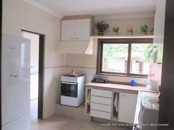 Imagem Casa situada em um bolsão residencial, altura do Km 23 da Raposo Tavares.