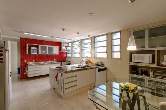Imagem Casa à venda com 4 quartos, sendo 1 suíte, em Morumbi, São Paulo - SP