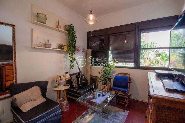 Imagem Oportunidade para reforma em Moema Pássaros Apartamento para reforma com ótima planta, sala bem am...