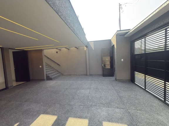 Imagem Casa a venda com 3 suítes, 4 vagas e piscina deslumbrante.
