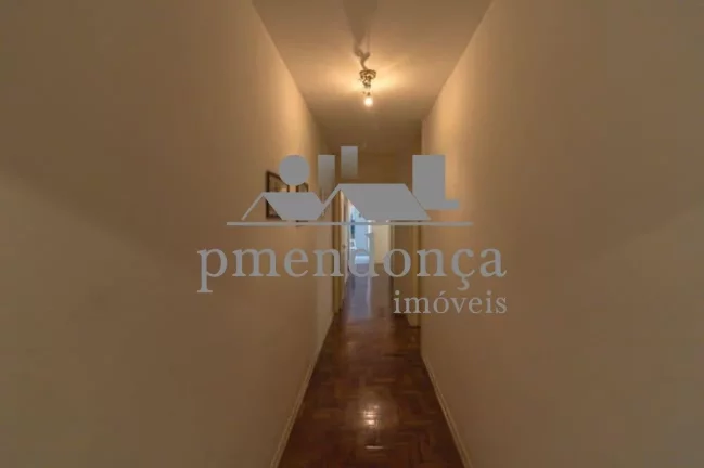 Imagem Apartamento um por andar, 265m² útil, living para 03 ambientes, piso de tábuas largas corridas de...