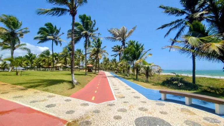 Imagem Imóvel à venda: Casa em Condomínio com Piscina no bairro GUARAJUBA, Camaçari - 422m²