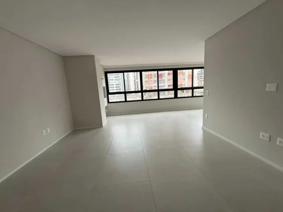 Imagem Apartamento com 3 suítes e 2 vagas de garagem no Bairro Meia Praia em Itapema