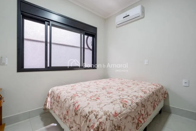 Imagem Belíssima casa térrea com 2 anos de construção no Condomínio Terras do Fontanário, Paulínia.
...