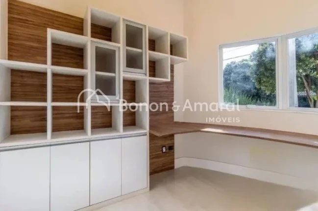 Imagem Esta residência de alto padrão oferece 290 m² de área construída em um terreno de 360 m², unin...