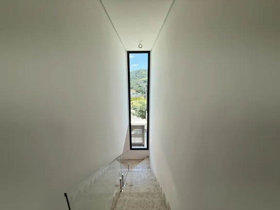 Imagem Casa à Venda com 3 Dorm e 4 Vagas - Condomínio Nova Jaguari