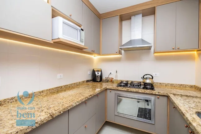 Imagem Sobrado com 3 quartos (1 suíte), 4 vagas de garagem à venda por R$ 780.000 - Pinheirinho - Curitiba/PR