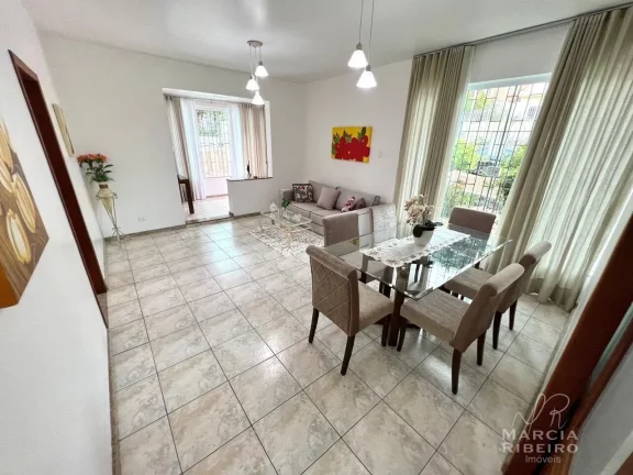 Imagem Casa com Piscina na Trindade