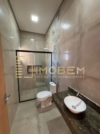 Imagem Casa à venda em Sinop-MT, Residencial Montreal Park: 3 quartos, 1 suíte, 1 sala, 2 banheiros, 2 vagas, 88,76 m². Venha conferir!