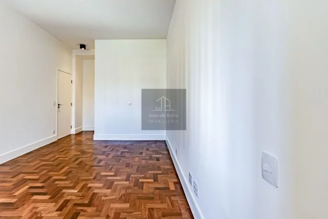 Imagem Apartamento Reformadíssimo com 3 suites 1 vaga prox Metro