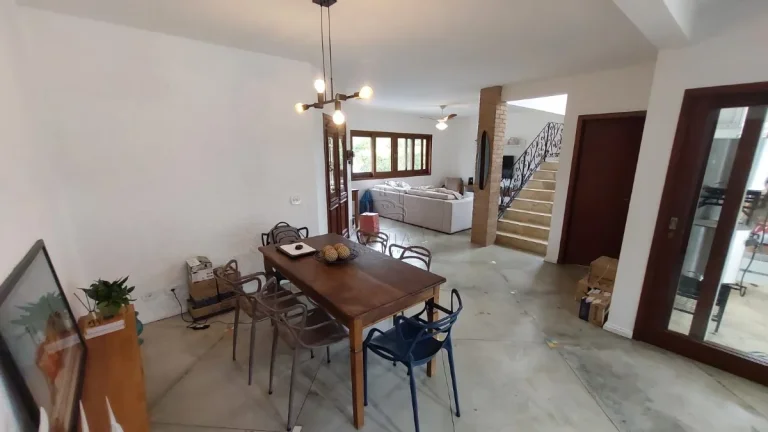 Imagem Casa em condomínio com segurança 24 horas localizado no Horto