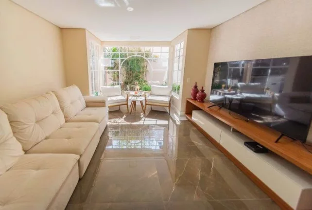 Imagem Casa com 360 m² - 3 suítes, em condomínio na Granja Viana!!!