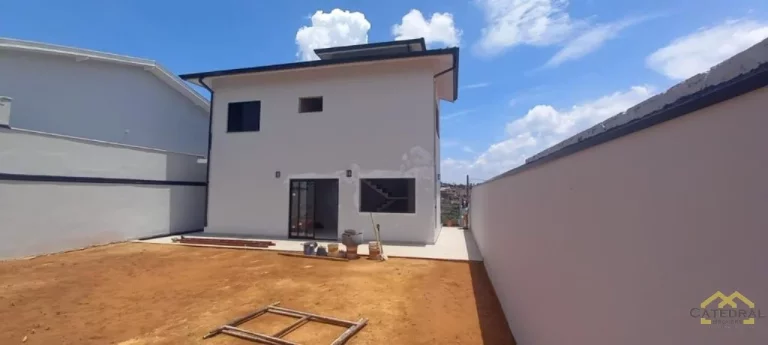Imagem Casa à venda com 3 quartos, sendo uma suíte no Chacur, em Várzea Paulista - SP.