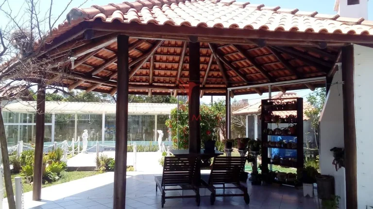 Imagem Lindo, muito lindo, situado a duas quadras da praia, 5 imóveis, com academia, piscina