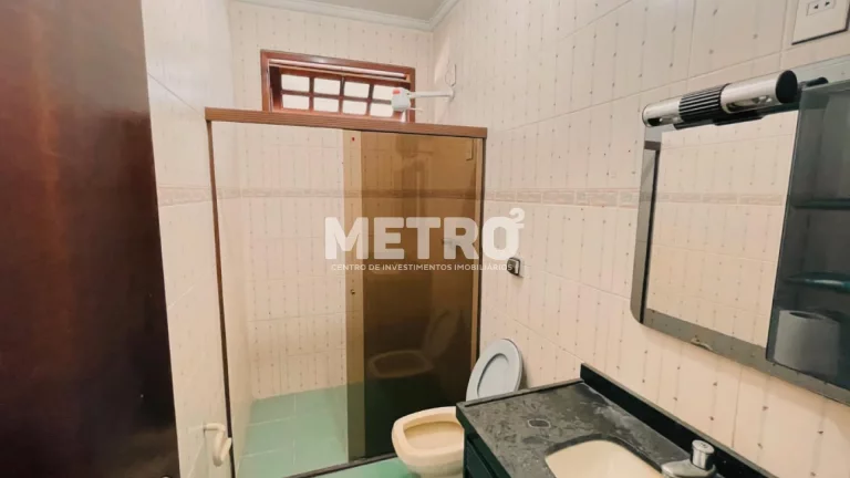 Imagem Ponto comercial 220m , 4 4, sendo 01 suíte, Sala para dois ambientes