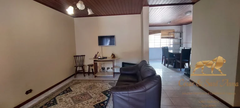 Imagem Linda casa com 04 dormitórios em Campos do Jordão! Oportunidade