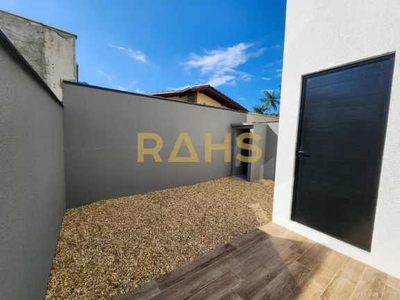 Imagem Lindo Sobrado Geminado Novo em ótimo local no bairro Saguaçu, perto do Colégio Católica Machado ...