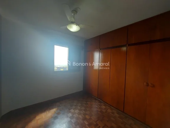 Imagem Apartamento amplo e bem localizado no Balão do Castelo, ao lado da Padaria Nico. Conta com sala par...