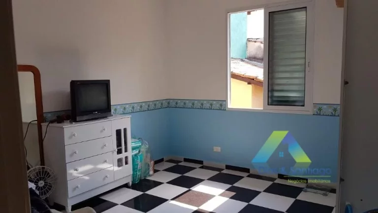Imagem Sobrado 2 dormitórios amplos (amplos mesmo!) com janelas antirruído, quintal e garagem com 4 vagas, espaçosa varanda e uma edícula para você ter se