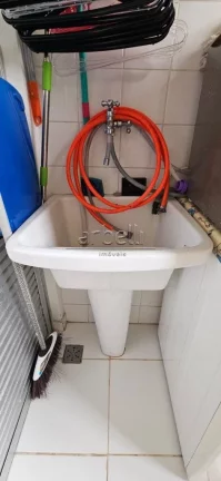 Imagem Apartamento com 47 M², 2 dormitórios, 1 banheiro, sala, cozinha, área de serviços e 1 vaga de ga...