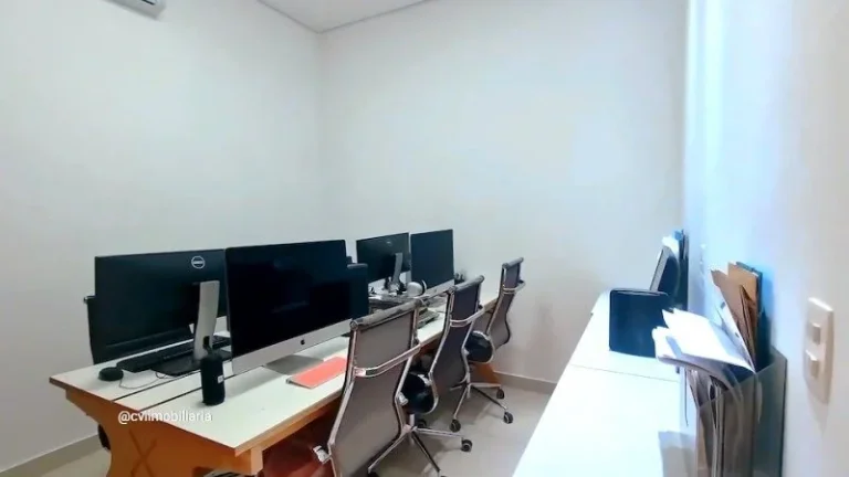 Imagem Casa ampla e espaçosa de 400m2 em terreno de 1.000m2 com muita área verde, luz natural e bem areja...
