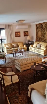 Imagem Apartamento de Luxo para Locação em Moema, São Paulo-SP: 3 quartos, 3 suítes, 2 salas, 4 banheiros, 220m² de área.