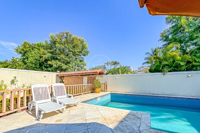 Imagem CASA LINEAR com 4 DORMITÓRIOS e 600m² de terreno no RIOMAR - Barra da Tijuca