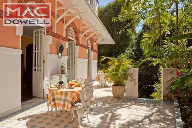 Imagem Casa histórica 450 m² / 4 Quartos - Venda / Locação - Santa Teresa/RJ