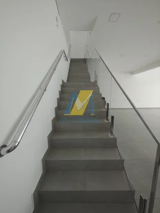 Imagem Salão Comercial Amplo para Locação 300m² | Espaço e Versatilidade