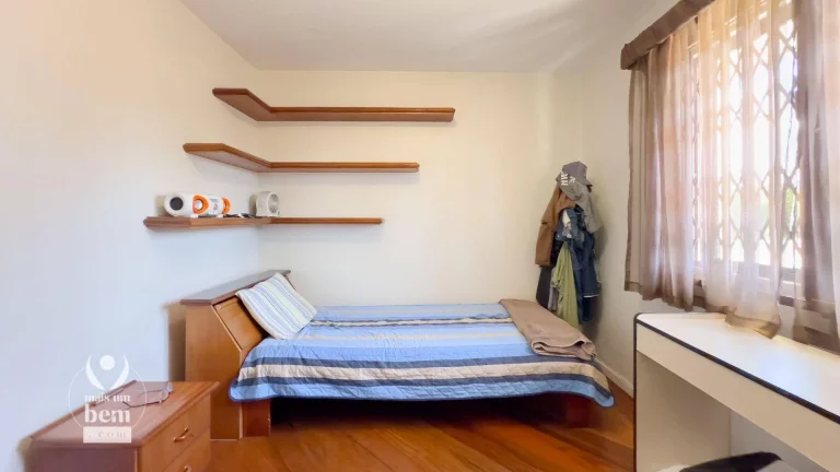 Imagem Sobrado com 4 Quartos, 1 Suíte, área Gourmet, ACEITA IMÓVEL DE MENOR VALOR, à venda, 265 m² por R$ 1.100.000 - Guabirotuba - Curitiba/PR