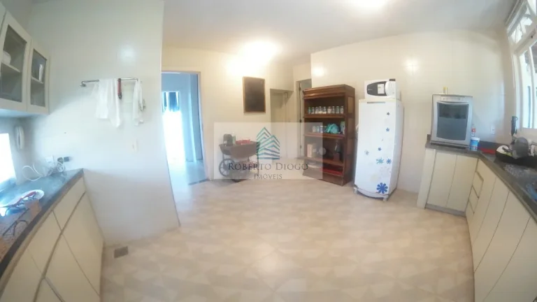 Imagem Imperdível: Casa em Condomínio de Luxo com 5 Quartos e 369m² em Itaipu, Niterói-RJ