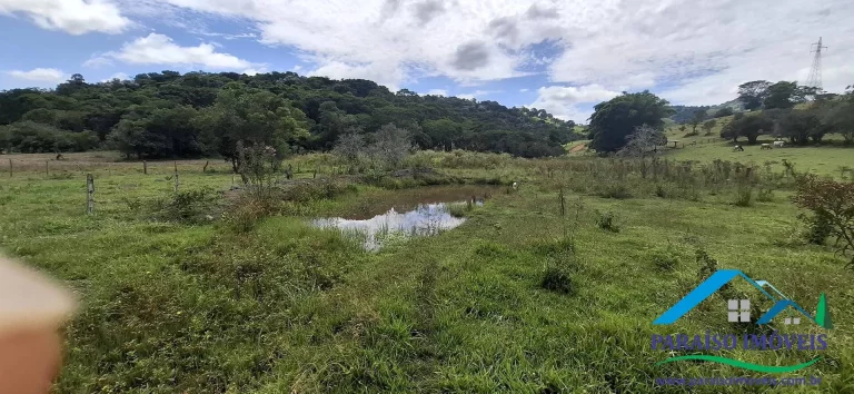 Imagem Refúgio Natural em Paraisópolis: Terreno Exclusivo com 5 Fontes de Água!