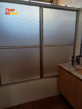 Imagem Imperdível: Casa à venda ou locação em Ribeirão Preto-SP, Parque dos Bandeirantes. 3 quartos, 1 suíte, 2 salas, 2 banheiros, 3 vagas de garagem, 204m².