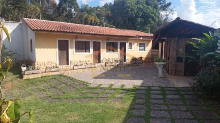 Imagem Maravilhosa casa em condomínio, 4 dormitórios, sendo 1 suíte, 4 salas sendo 2 com lareira, cozinh...