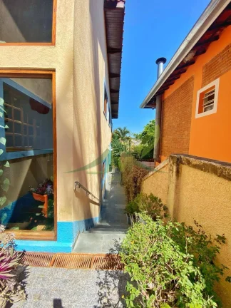 Imagem Casa Espaçosa e Aconchegante à Venda no Bairro Loanda, Atibaia/SP