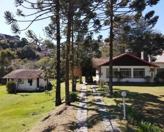 Imagem Casa com 3 dormitórios à venda, 270 m² por R$ 1.200.000 - Vila Abernéssia - Campos do Jordão/SP