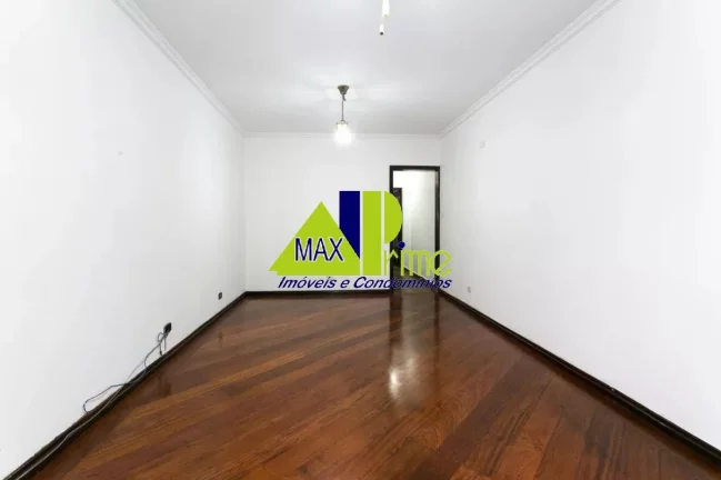 Imagem Casa para locação na Vila Granada, São Paulo-SP: 6 quartos, 1 suíte, 2 salas, 3 banheiros, 9 vagas de garagem, 300m²