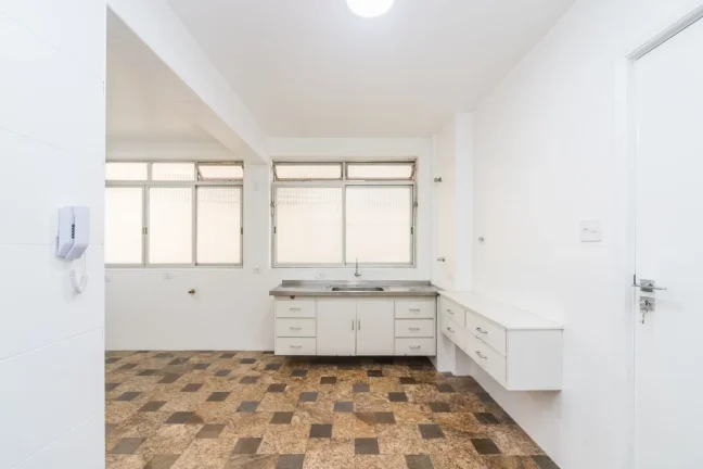 Imagem Apartamento 145M² Reformado, 3Q, 1 Suíte, 2 Banheiros, 1 Vaga, Sol da Manhã, Portaria 24h, Playground.