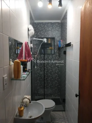 Imagem Casa com boa localização em rua tranquila, ao lado do posto de saúde.
Com três quartos, banheiro...