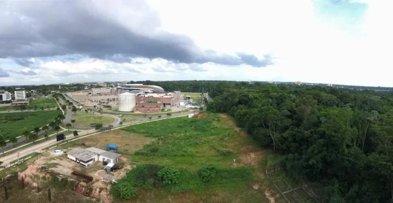 Imagem Apartamento de 2 e 3/4 suíte e varanda piso em porcelanato com Shopping Bosque Grão Pará Colégio Equipe no Cidade Cristal Bairro Planejado de Belém